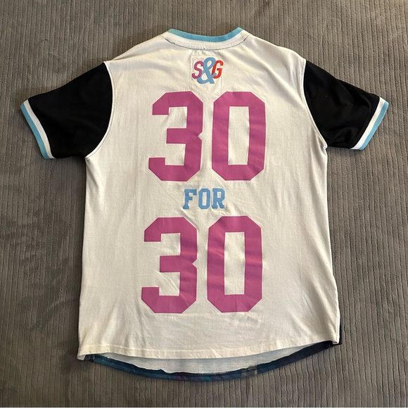 Smith & Graham Graphic V-Neck Shirt Size Medium - Picture 2 of 4